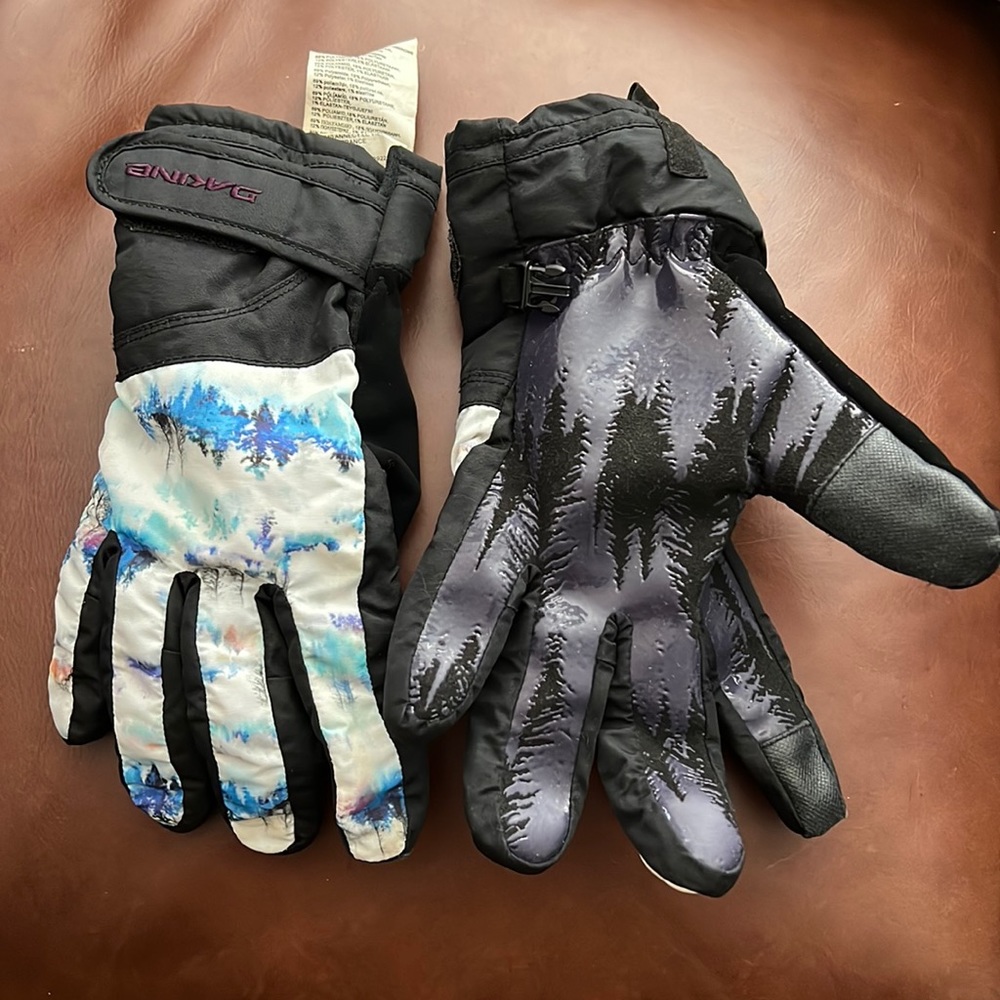 Tree scape - Fleece lined snowboarding/snow gloves!